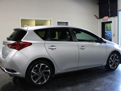 Used 2017 Toyota Corolla iM FWD image 3