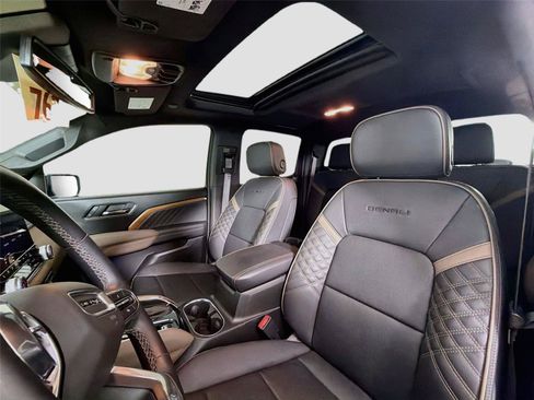 Used 2024 GMC Canyon Denali AWD/4WD image 21