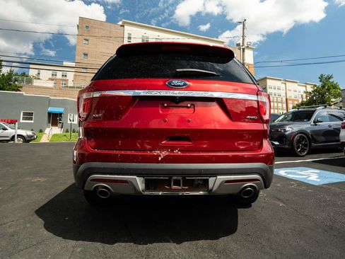 Used 2017 Ford Explorer XLT w/ Equipment Group 202A AWD/4WD image 5