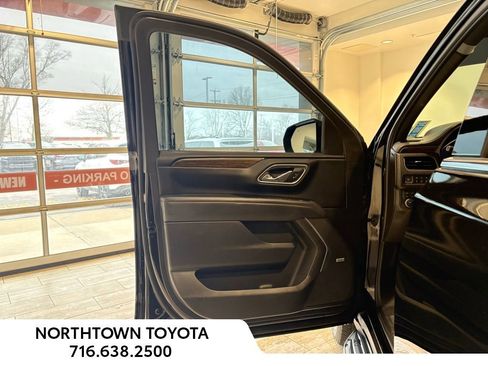 Used 2023 Chevrolet Suburban High Country AWD/4WD image 38