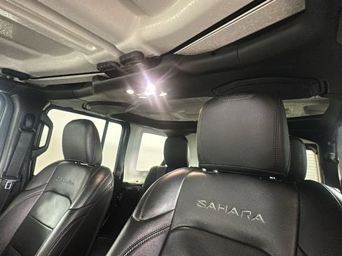 Used 2023 Jeep Wrangler Unlimited Sahara w/ Cold Weather Group AWD/4WD image 14
