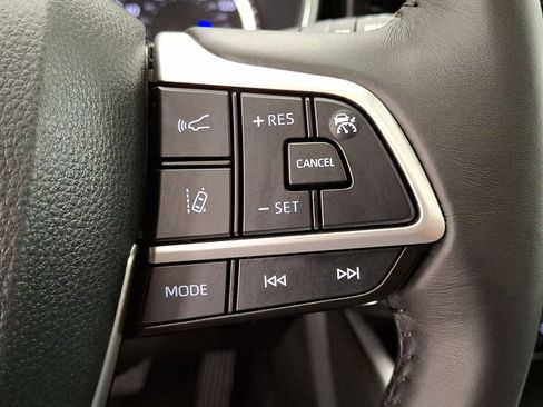 Certified 2024 Toyota Highlander XLE AWD/4WD image 18