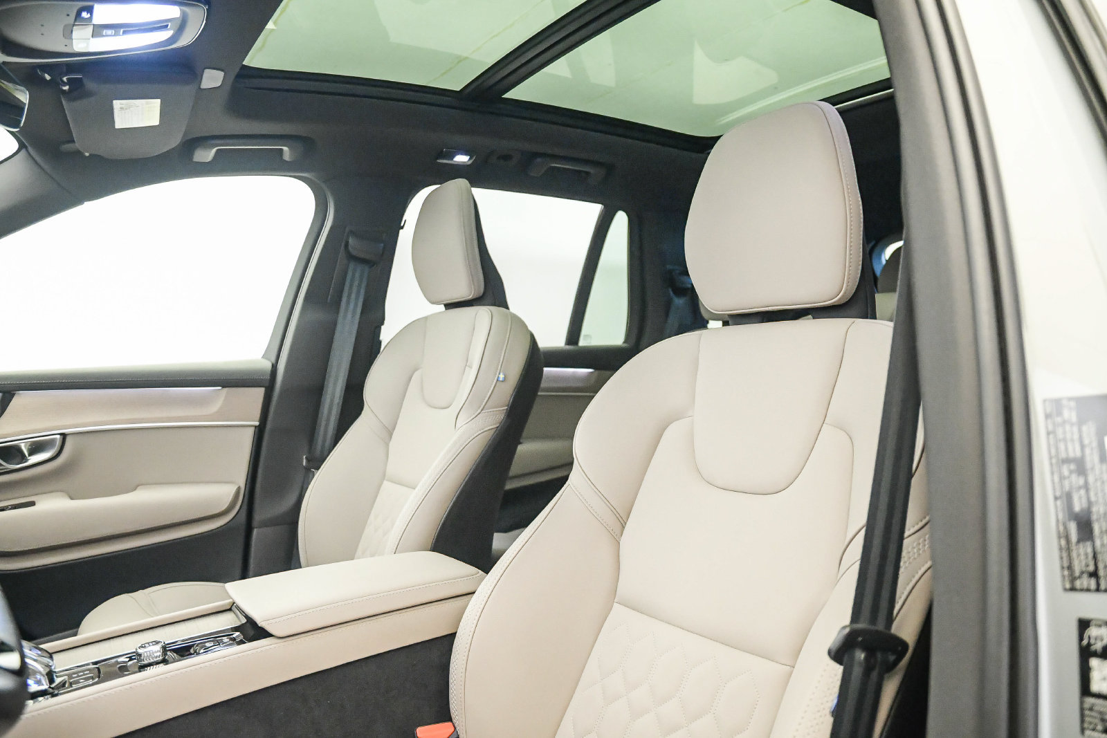 Certified 2026 Volvo XC90 B6 Plus AWD/4WD image 22