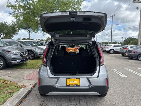 Used 2025 Kia Soul LX w/ LX Technology Package FWD image 17