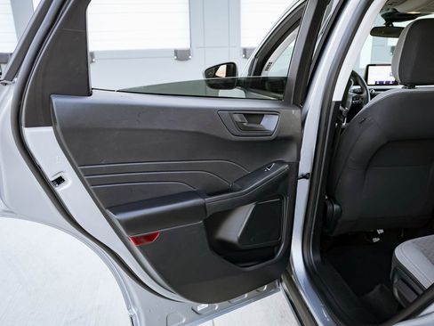 Used 2022 Ford Escape SE w/ Cold Weather Package image 27