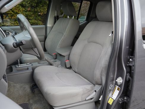 Used 2016 Nissan Frontier SV image 31