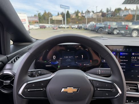 New 2026 Chevrolet Equinox EV LT image 12