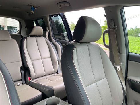 Used 2017 Kia Sedona LX w/ LX Essentials Premium Package FWD image 62