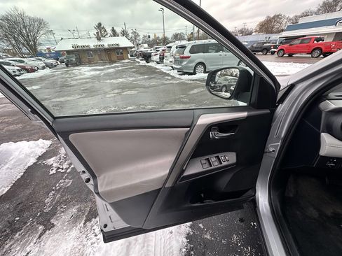 Used 2016 Toyota RAV4 XLE image 16