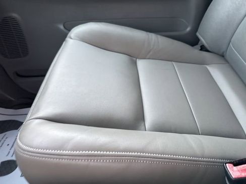 Used 2005 Ford F250 Lariat image 40