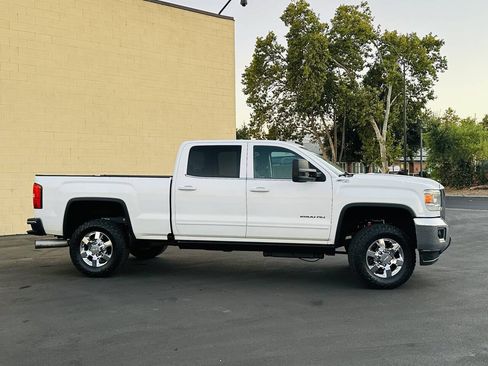 Used 2016 GMC Sierra 2500 SLE w/ SLE Preferred Package AWD/4WD image 5