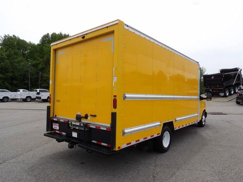 Used 2022 GMC Savana 3500 Extended w/ Power Convenience Package RWD image 7