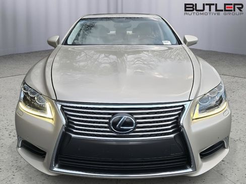 Used 2015 Lexus LS 460 w/ Comfort Package image 2
