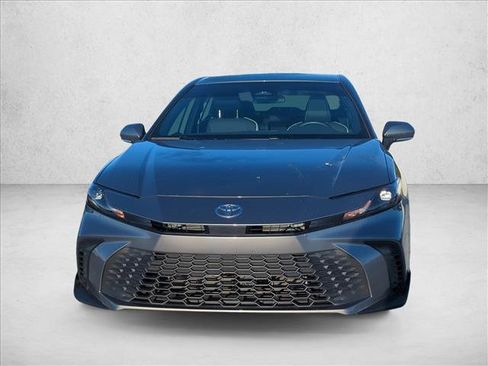 Used 2025 Toyota Camry SE FWD image 3