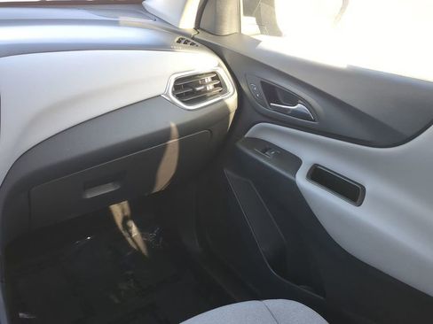 Used 2022 Chevrolet Equinox LS w/ LS Convenience Package image 17