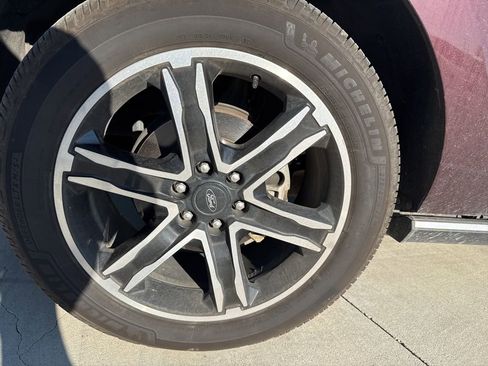 Used 2021 Ford Expedition Limited image 9