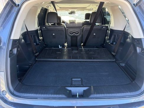 Used 2024 Honda Pilot Touring image 9