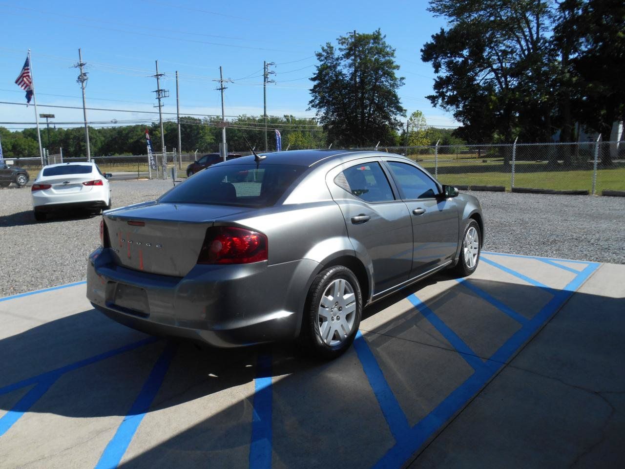 Used 2013 Dodge Avenger SE FWD image 3