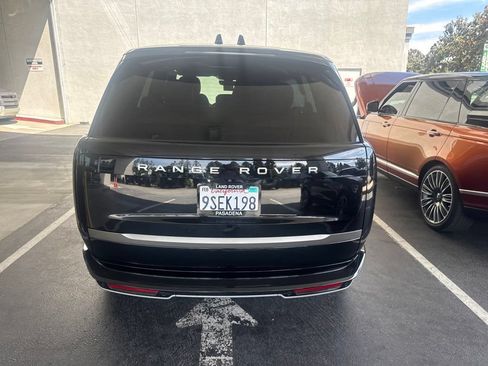 Used 2025 Land Rover Range Rover SE AWD/4WD image 5