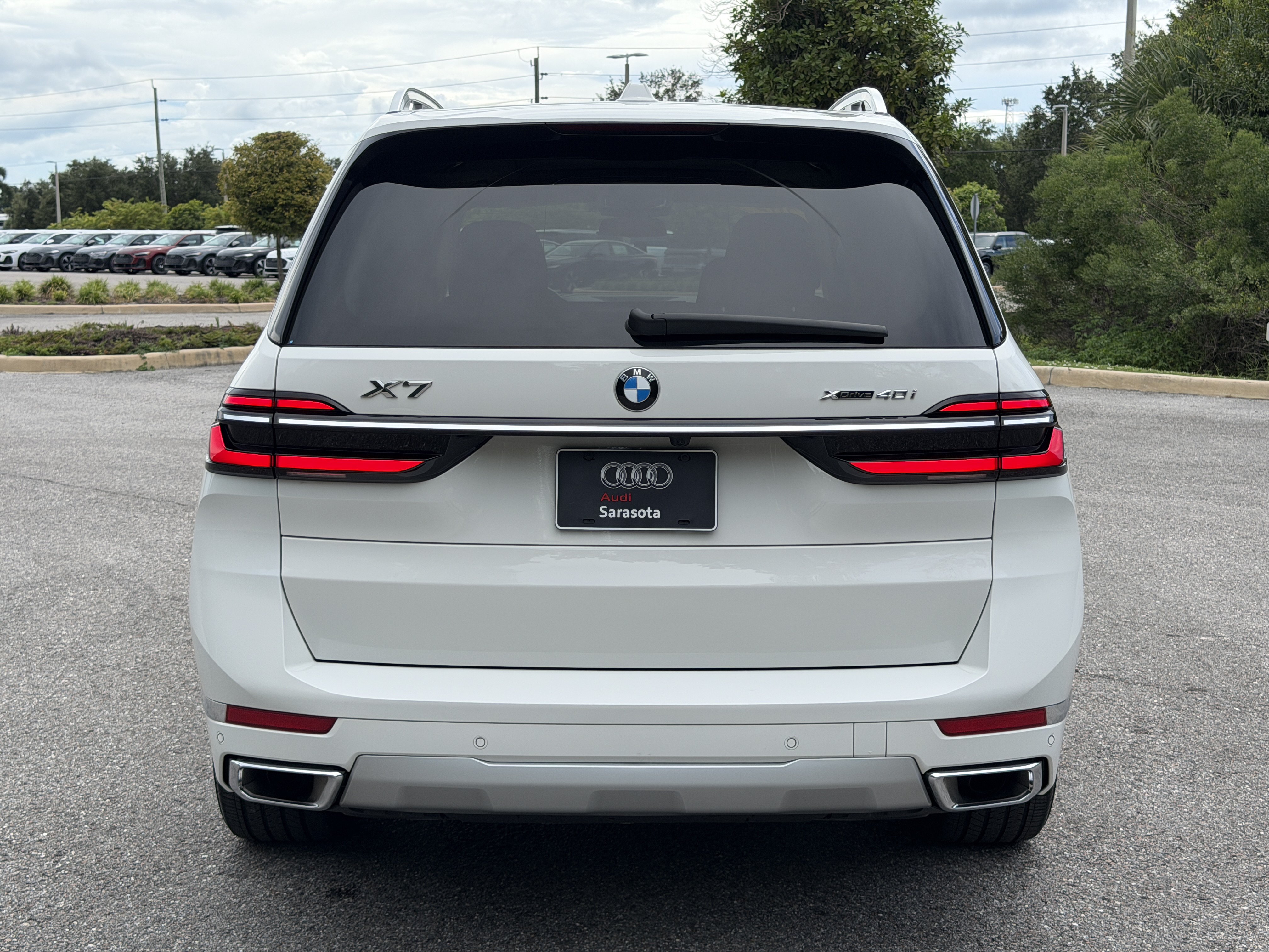 Used 2024 BMW X7 xDrive40i w/ Premium Package AWD/4WD image 6