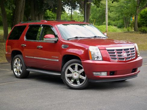 Used 2010 Cadillac Escalade Luxury AWD/4WD image 21