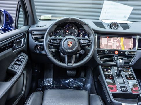 Certified 2026 Porsche Macan AWD/4WD image 12