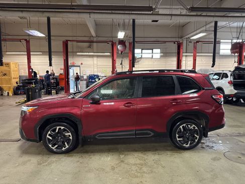 Used 2025 Subaru Forester Limited image 12