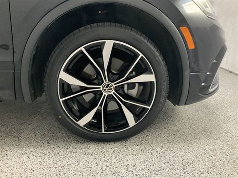 Used 2024 Volkswagen Tiguan SEL R-Line AWD/4WD image 16