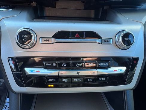 Used 2022 Ford Explorer XLT AWD/4WD image 23