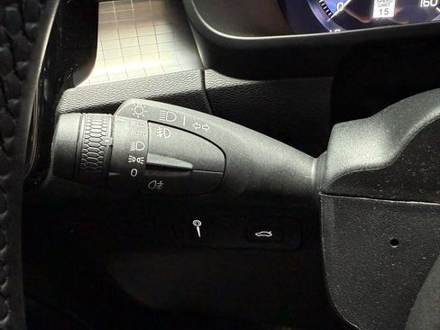 Used 2022 Volvo XC40 T4 Momentum FWD image 16