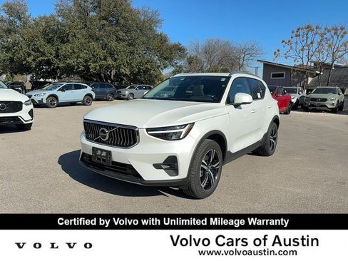 Used 2023 Volvo XC40 B4 Plus image 1