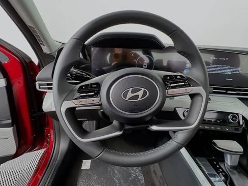 New 2025 Hyundai Elantra Limited image 10