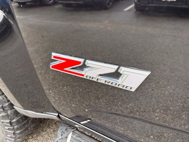 Used 2022 Chevrolet Colorado Z71 w/ Z71 Midnight Edition AWD/4WD image 14