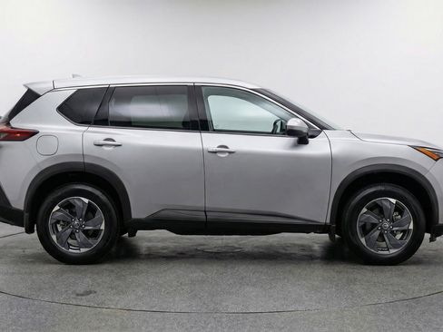 Used 2025 Nissan Rogue SV FWD image 11