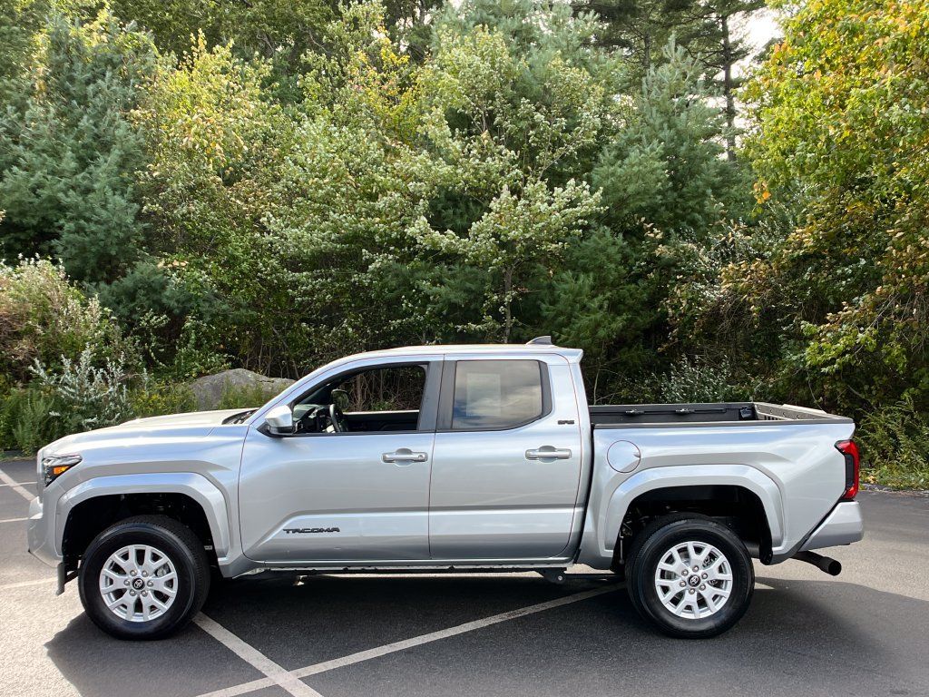 Certified 2024 Toyota Tacoma SR5 AWD/4WD image 2