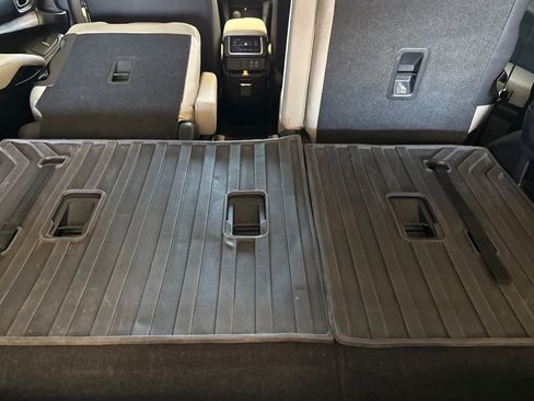 Used 2023 Subaru Ascent Premium w/ Convenience Package image 16