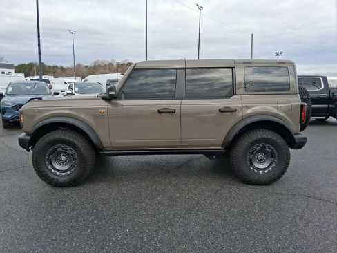 Used 2025 Ford Bronco Badlands image 8