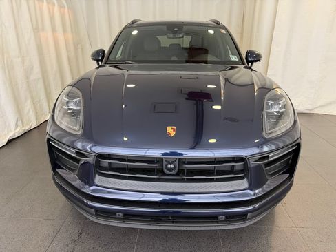 Certified 2023 Porsche Macan AWD/4WD image 6
