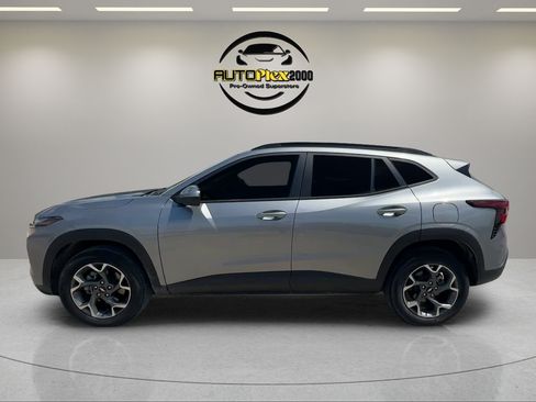 Used 2024 Chevrolet Trax LT w/ Driver Confidence Package FWD image 4