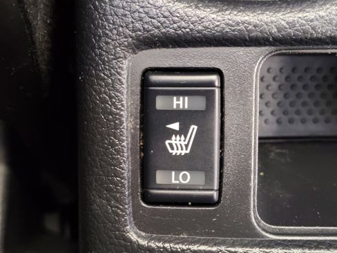 Used 2018 Nissan Rogue SV FWD image 24