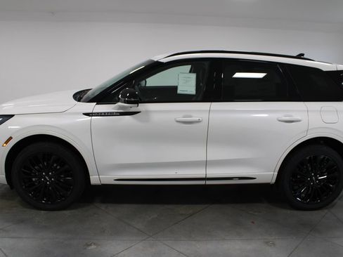 New 2026 Lincoln Corsair Premiere image 5