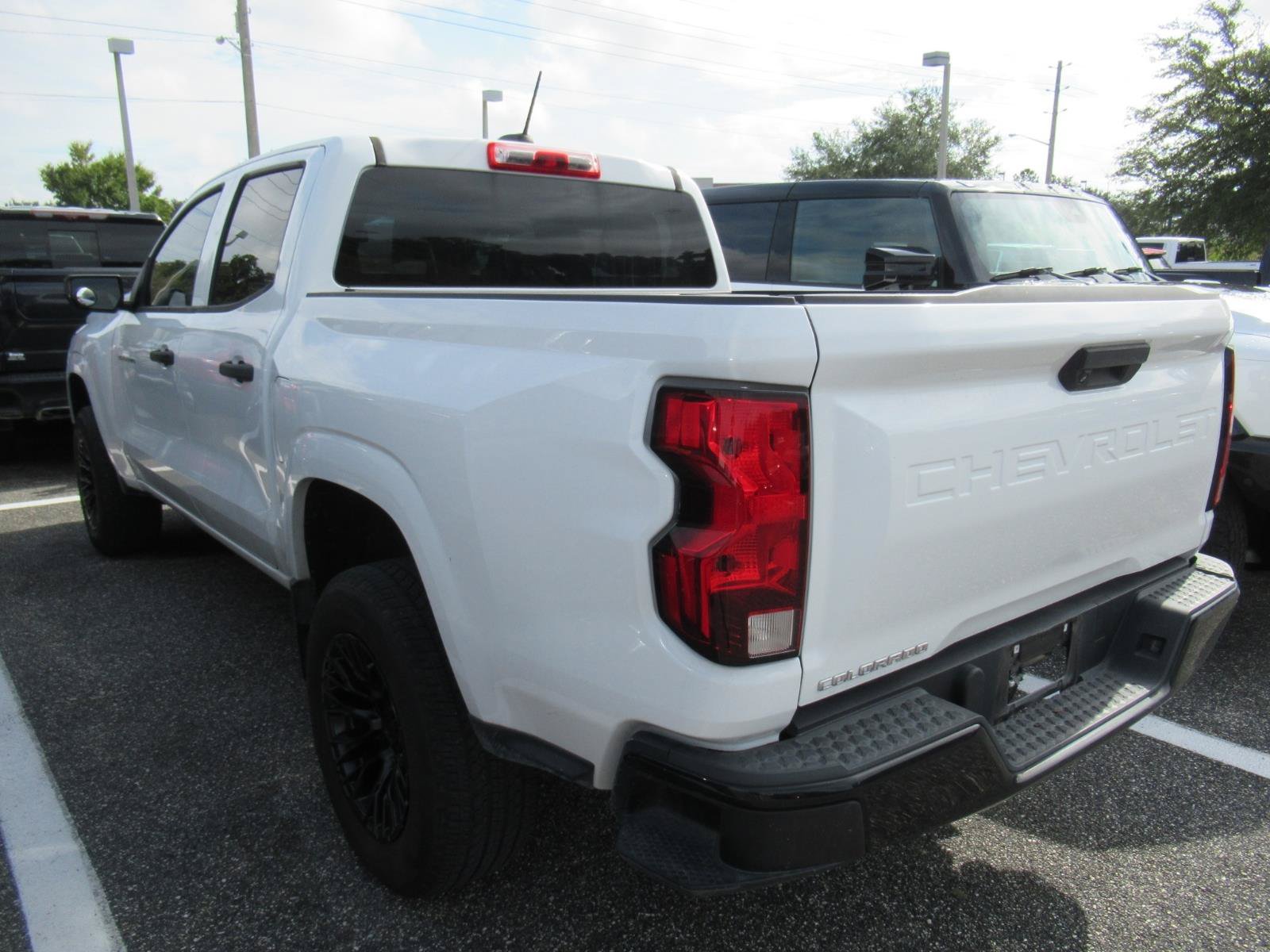 Used 2023 Chevrolet Colorado W/T RWD image 3