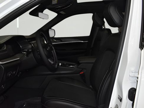 New 2026 Jeep Grand Cherokee Altitude AWD/4WD image 10