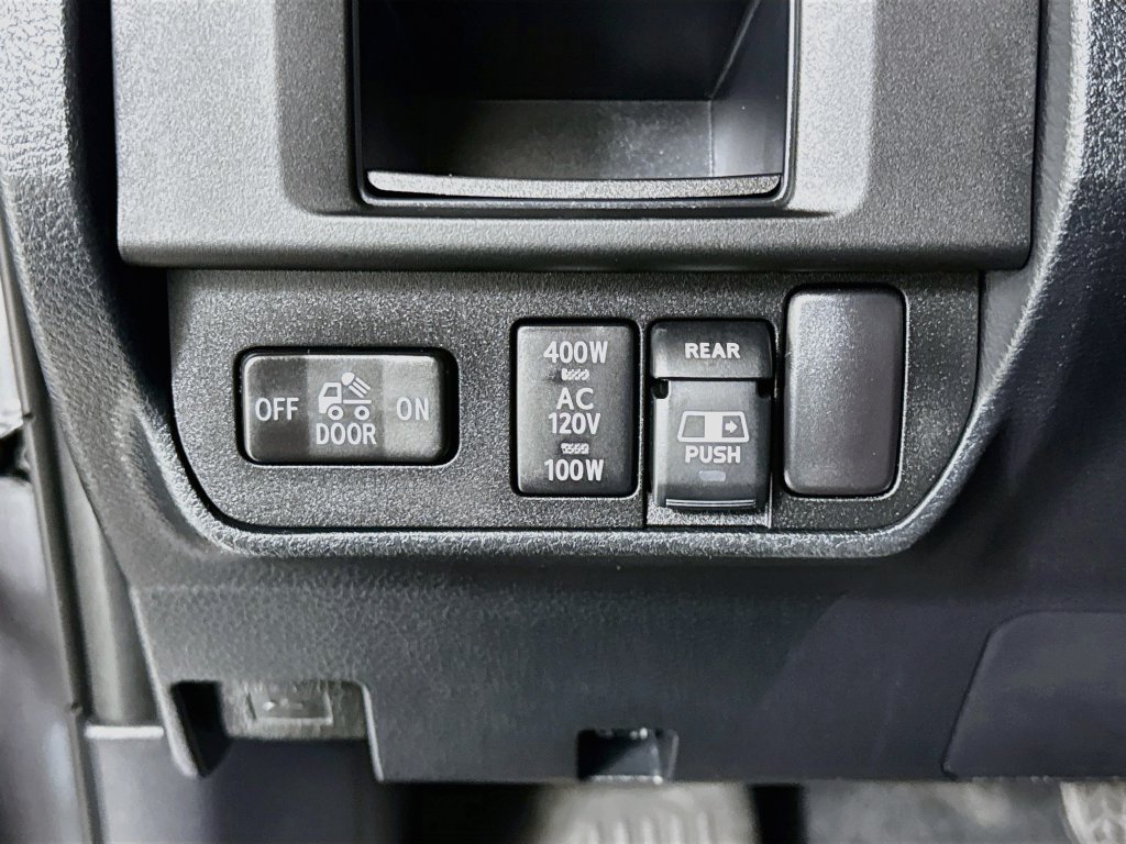 Used 2017 Toyota Tacoma TRD Sport w/ Premium & Technology Package AWD/4WD image 11