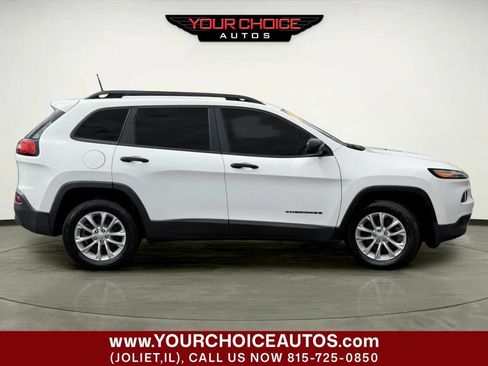 Used 2017 Jeep Cherokee Sport AWD/4WD image 6