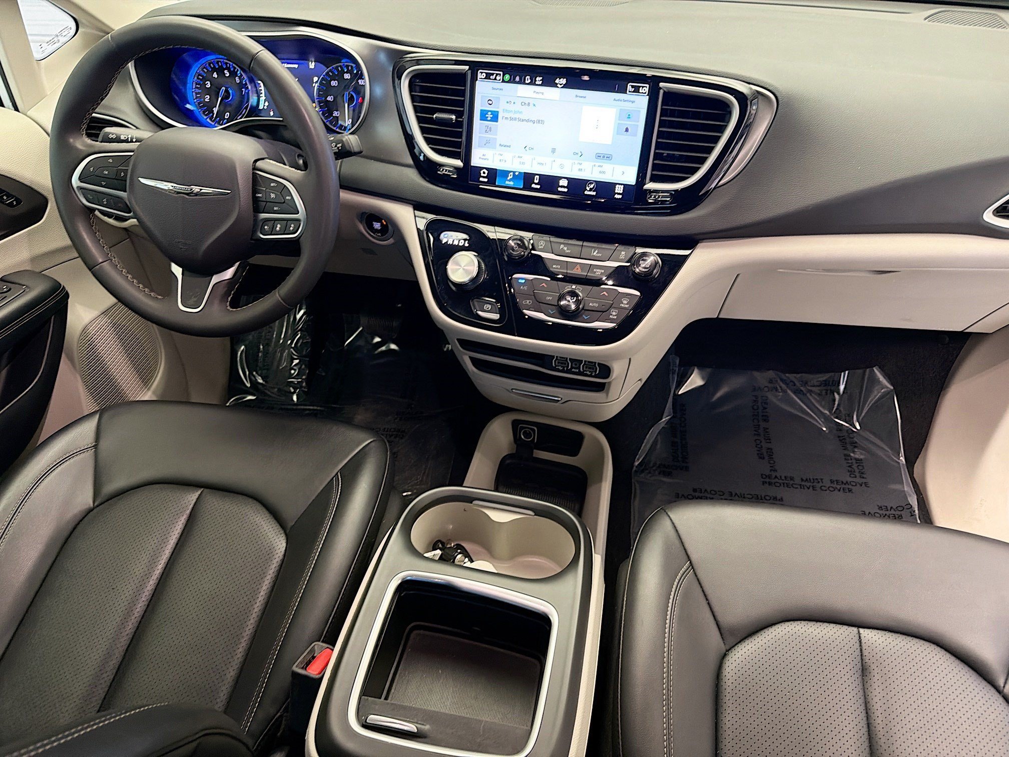 Used 2024 Chrysler Pacifica Touring-L FWD image 12