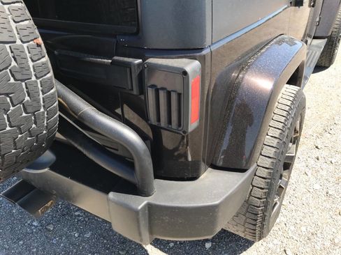 Used 2013 Jeep Wrangler Unlimited Sahara w/ Connectivity Group AWD/4WD image 30