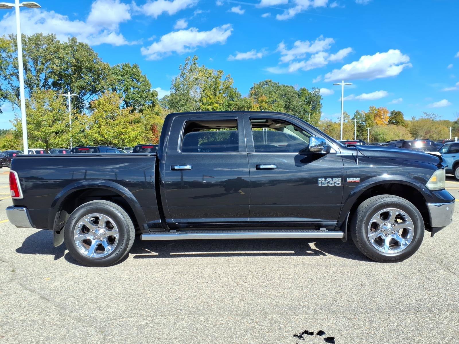 Used 2016 RAM 1500 Laramie w/ Convenience Group AWD/4WD image 9