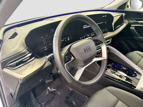 Certified 2025 Audi Q5 Premium w/ Convenience Package AWD/4WD image 9