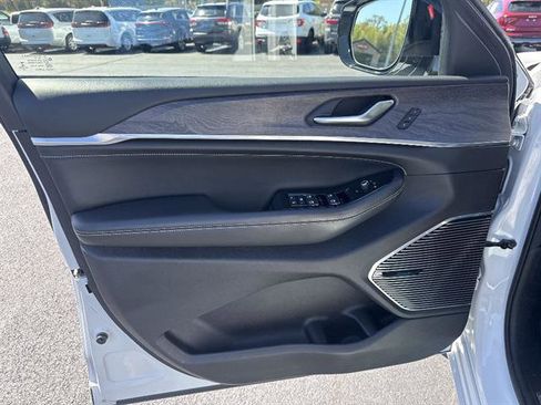 Used 2022 Jeep Grand Cherokee L Overland image 7